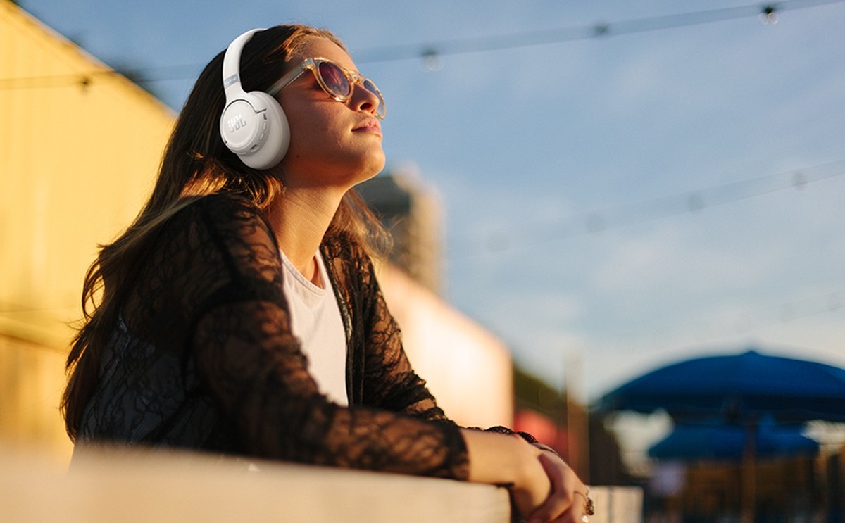 Casti JBL Tune 780NC