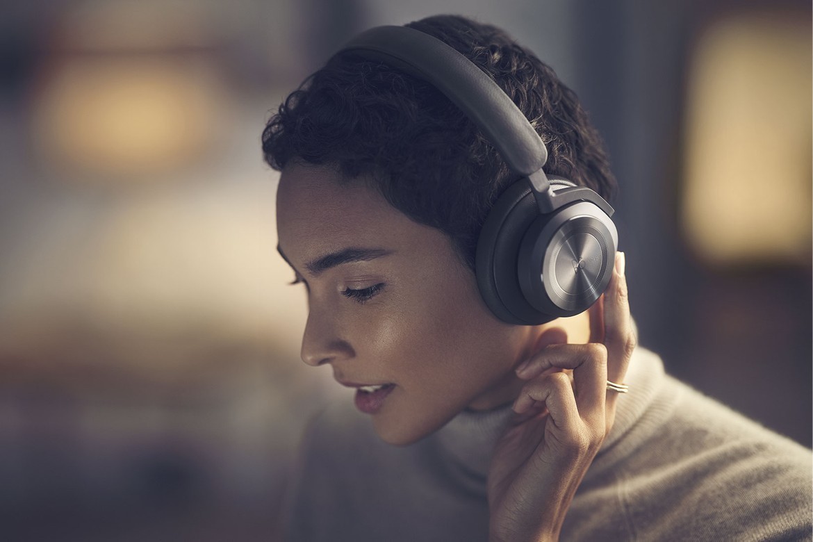 Casti Bang & Olufsen Beoplay HX