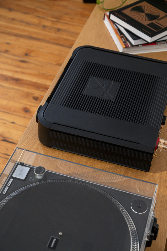 Amplificator MOON by Simaudio 371