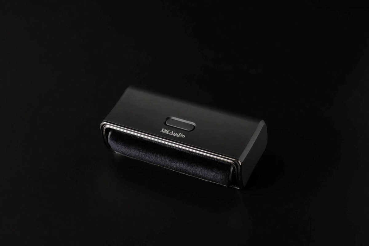 DS Audio SC-001 Sonic Cleaning Brush