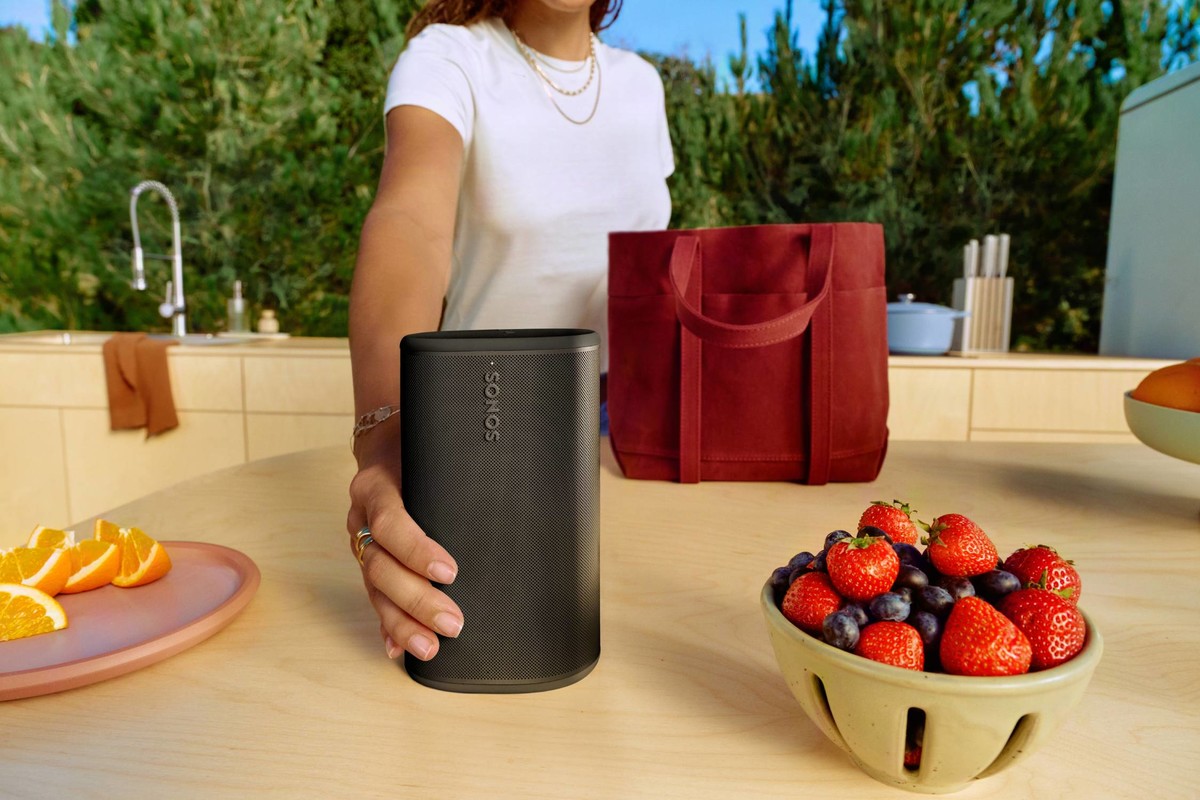  Boxa portabila Sonos Play cu Bluetooth, WiFi si autonomie de pana la 24 ore,