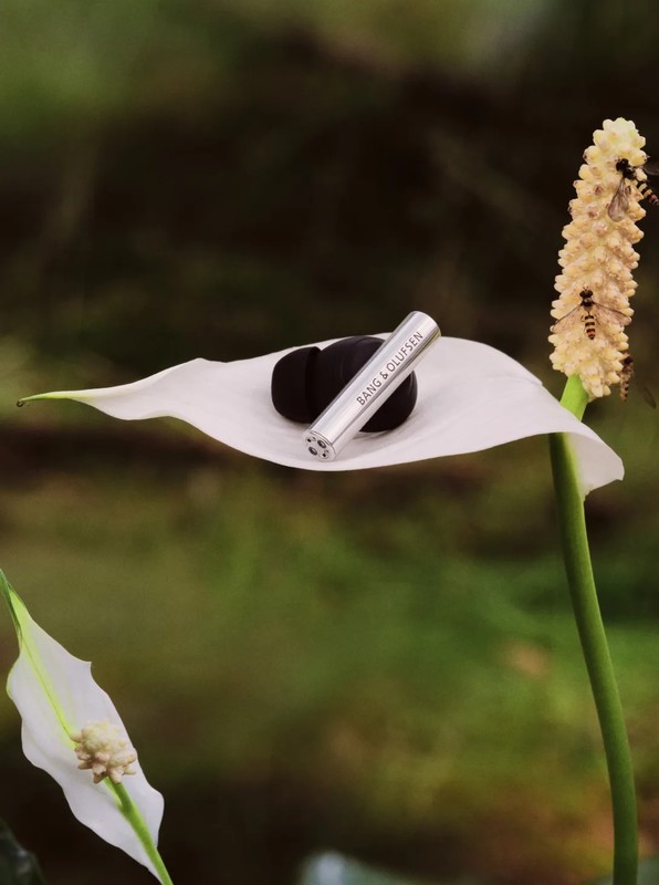 Casti Bang & Olufsen Beo Grace Natural Aluminium Resigilat