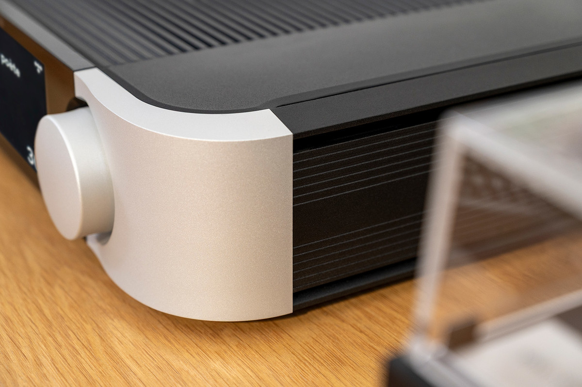 Amplificator MOON by Simaudio 371