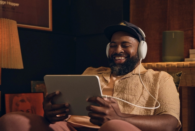 Sonos Ace casti wireless premium cu ANC pentru muzica, calatorii si lucru de acasa