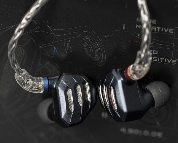 Casti  Contact cu urechea: In Ear (intra-aurale), fara Active Noise cancelling, Casti Hi-Fi Fiio FH7s, avstore.ro