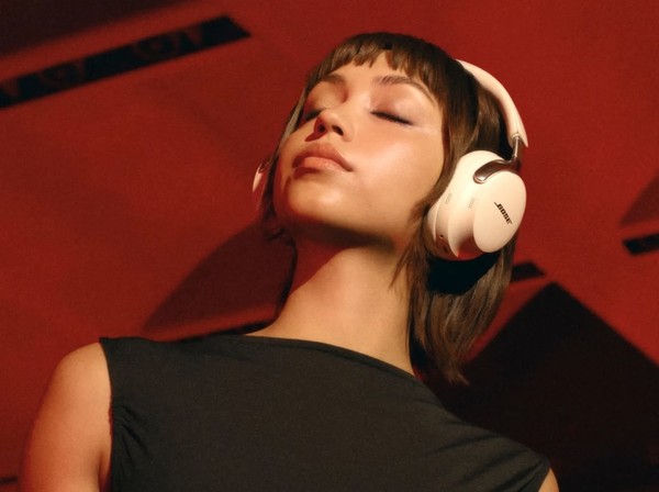 Casti pentru telefon (cu microfon)  Bose, Stare produs: Resigilat, Casti Bose QUIET COMFORT ULTRA HEADPHONES 2ND GEN Resigilat, avstore.ro