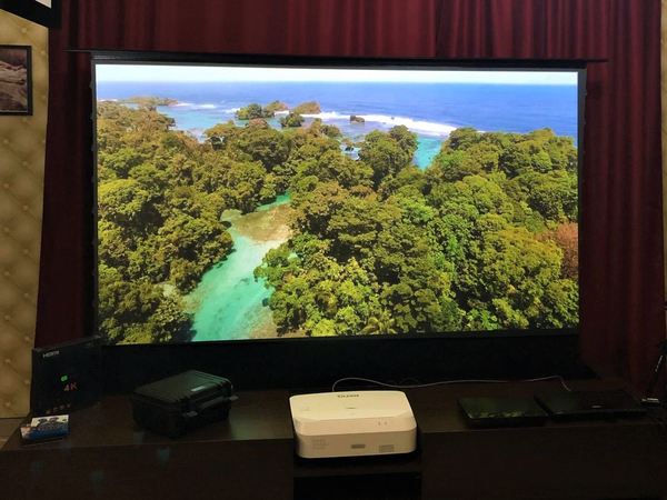 Promotii Ecrane de proiectie , Ecran proiectie Visual Experience ALR ultra-short-throw motorizat, incastrabil, 4K/3D 16:9, avstore.ro