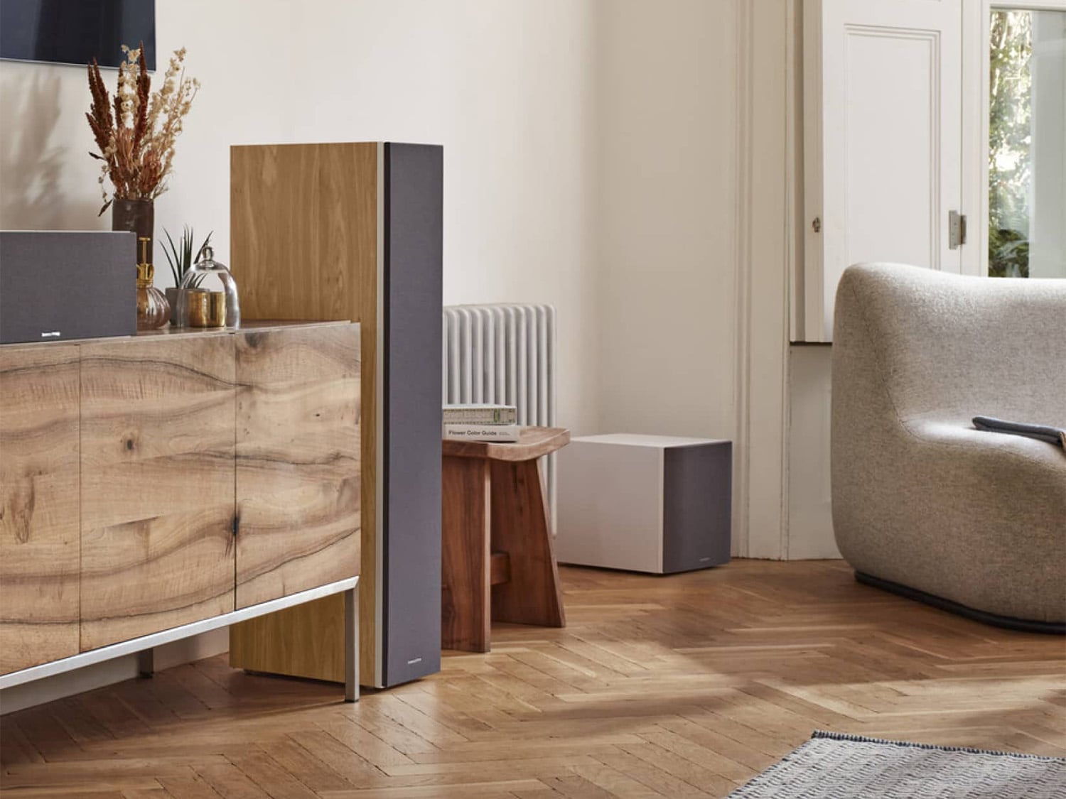 Bowers & Wilkins ASW610 integrare in camera