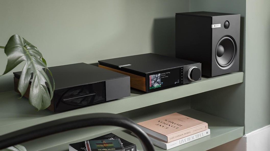 Evo CD, Evo player and Evo S speaker on green shelf