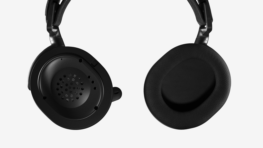 The Arctis earcups with one side removed to show interior