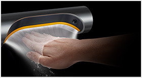 Vedere în detaliu a designului Curved Blade™ al uscătorului de mâini Dyson Airblade 9kJ.