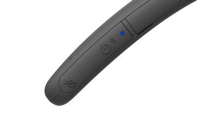 Prim-plan cu butonul MIC Mute al boxei wireless cu bandă pentru gât SRS-NB10