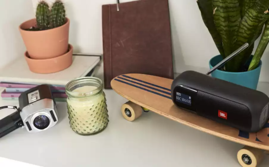 JBL-TUNER2-DAB-Lifestyle01-1605x1605px