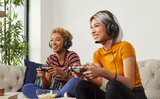 JBL-Quantum200-Q300-Lifestyle1