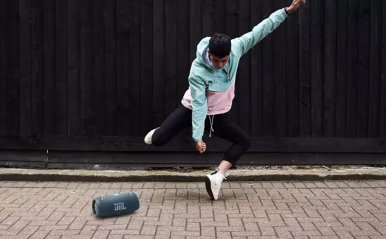 JBL-XTREME-3-LIFESTYLE-01-904x560px