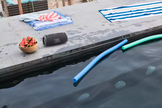 JBL-XTREME-3-LIFESTYLE-03-904x560px