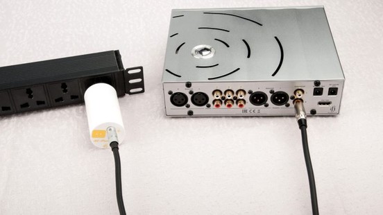 GH+ (AC iP to RCA) - iFi audio Groundhog+