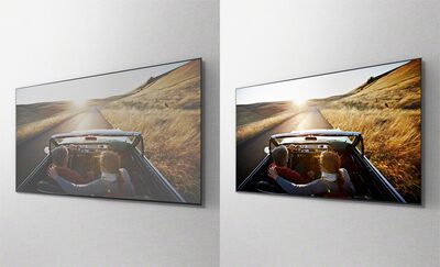Imagini de sus cu o mașină care conduce pe șosea, afișate pe ecrane TV separate, care prezintă avantajul panoului X-Wide Angle.