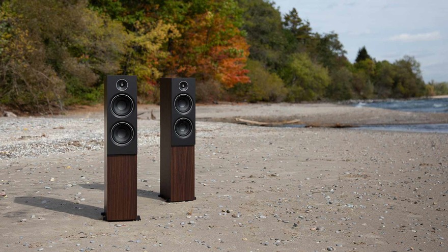 Alpha-T20-Pair-on-Beach